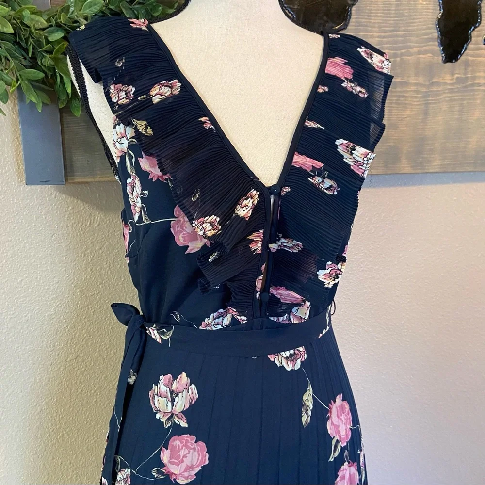 NWOT Lulus Loved By You Navy Blue Floral Print Pleated Chiffon Maxi Dress_3